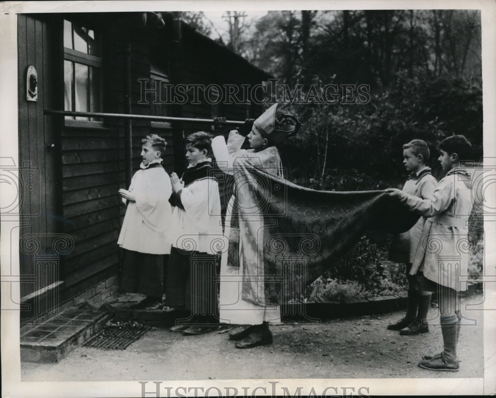 1947 Press Photo Thomas Leonard Wrightson St Mary Bishop Addlestone England