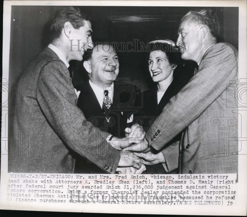 Load image into Gallery viewer, 1948 Press Photo Chicago Mr &amp; Mrs Fred Emich attys AB Ehen,TD Healy win vs GE
