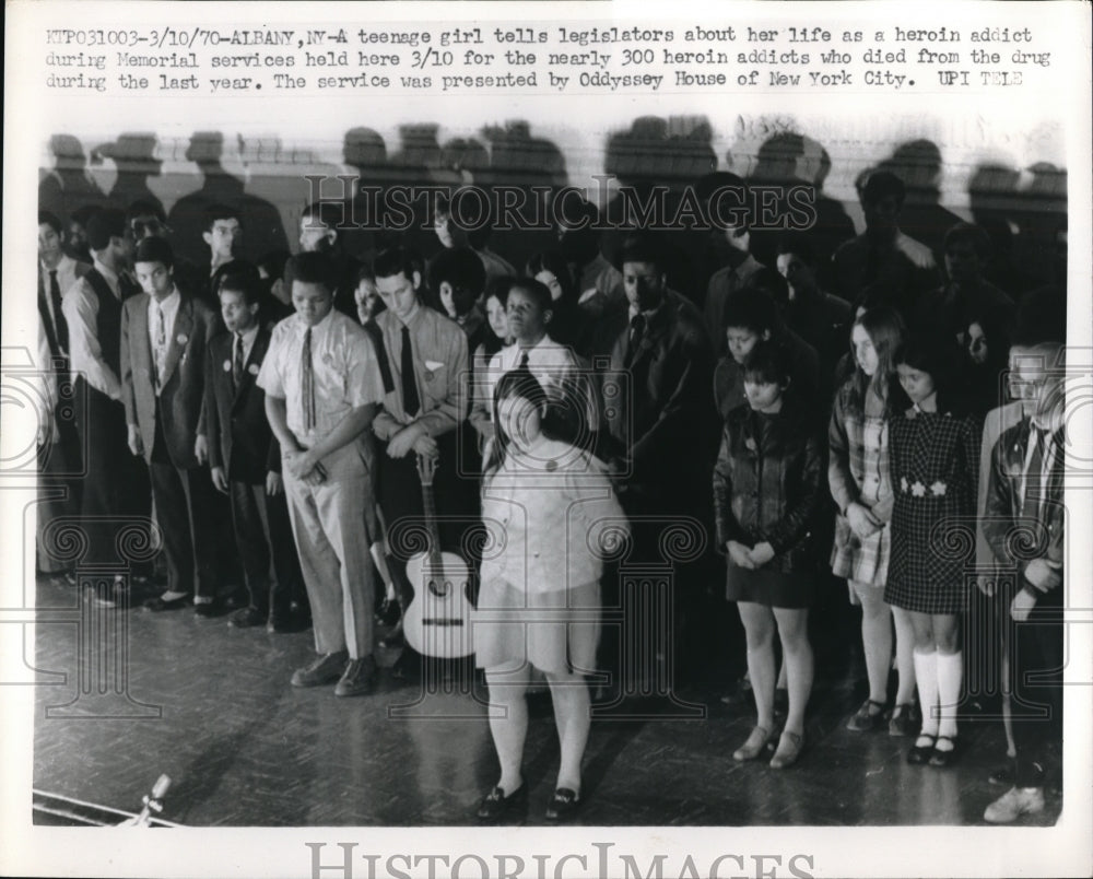 1970 Press Photo Teenage Girl Speaks with Legislators About Her Life as Heroine