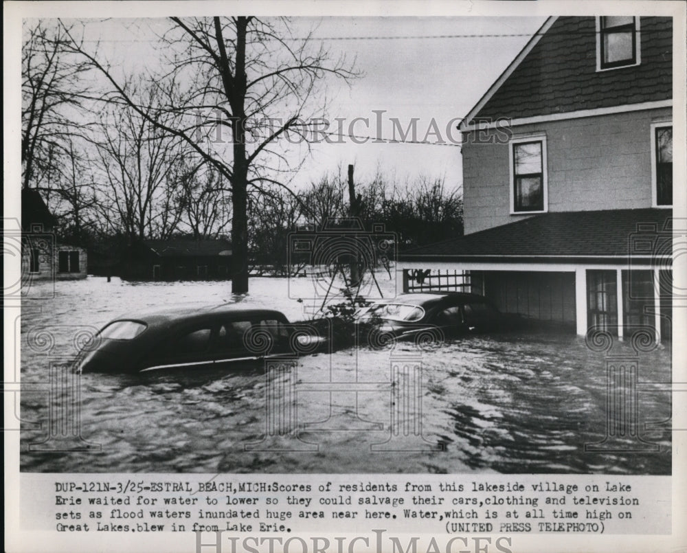 1952 Press Photo Estral Beach, Michigan Flooded by Waters of Lake Erie.