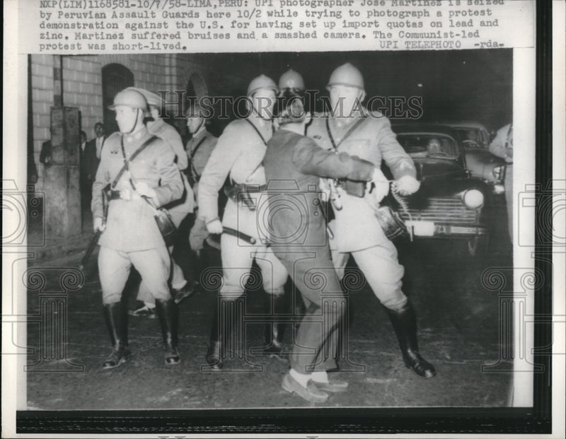 Load image into Gallery viewer, 1958 Press Photo Lima Peru Photographer Jose Martinez is seized by Peruvian

