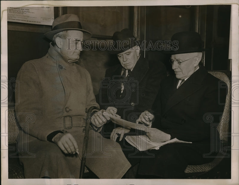 Load image into Gallery viewer, 1936 Press Photo Federal Public Works Officials Inspect New Subway Train Tour
