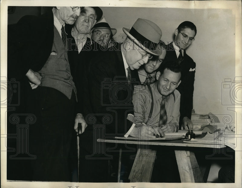 Load image into Gallery viewer, 1938 Press Photo Alfred Perry First to Register for Midterm Elections Voting
