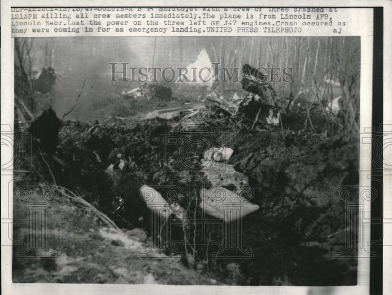 Load image into Gallery viewer, 1957 Press Photo A Stratojet crashed from Lincoln AFB in Neb
