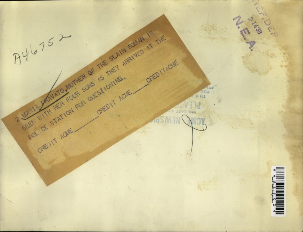 1938 Press Photo Maria Pravato & son, Other son slain, Arrive at police HQ