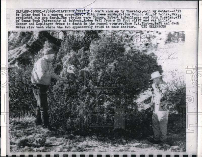 Load image into Gallery viewer, 1960 Press Photo Silverton Tex CA Tipton, Jack Estes at scene 3 men fell &amp; died
