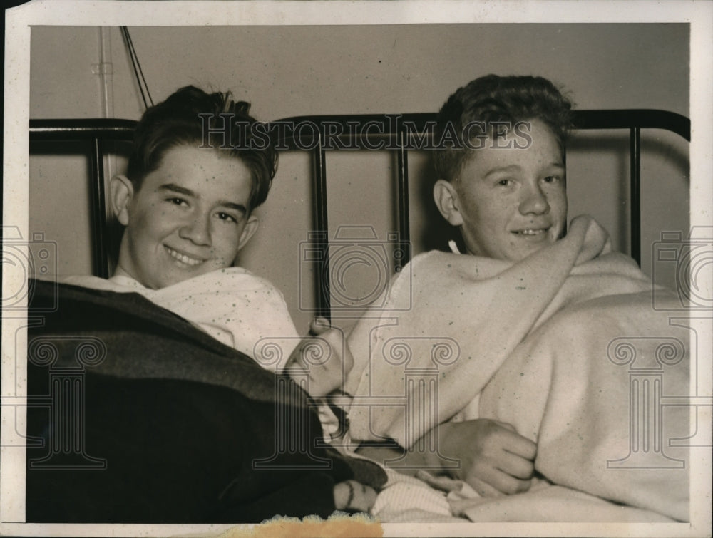 1940 Press Photo Boston Mass John Gallagher, Joe Cullinane in hospital
