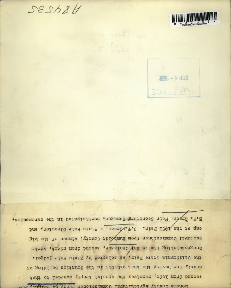 1952 Press Photo Percy Wright Sonoma County Agricultural Commisioner Trophy