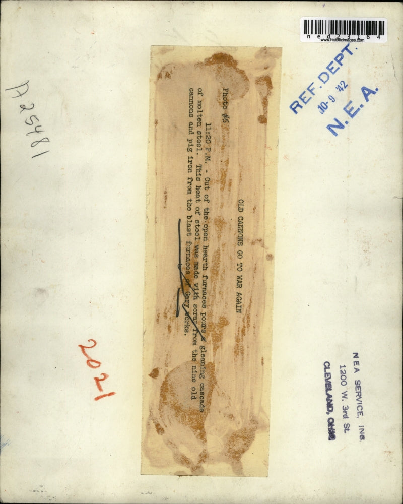 1942 Press Photo Hearth furnace & molten steel at Gary Steel foundry