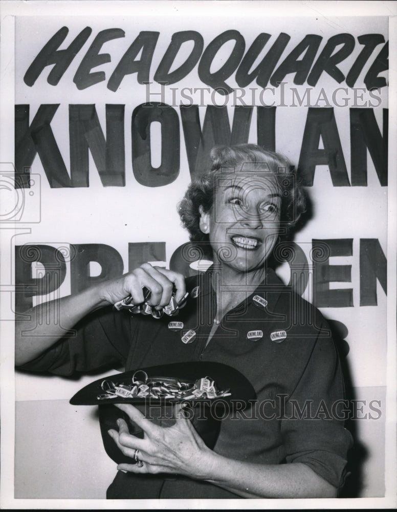 1956 Press Photo Mrs Keith Campbell Volunteer Republican Campaign Worker Chicago