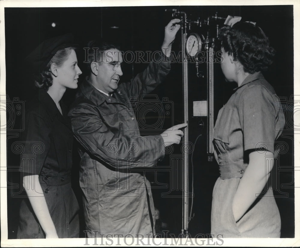 1942 Press Photo Koppers United Company Rubber Plant Training Univ of Pittsburgh