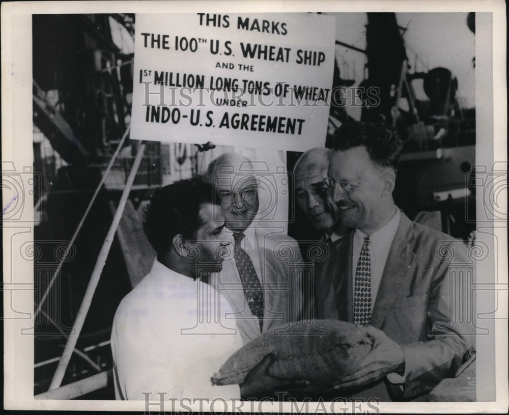 1959 Press Photo U.S. Wheat Arriving in India.