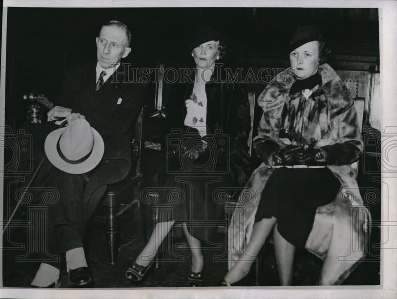 Load image into Gallery viewer, 1935 Press Photo Major Charles Shepard with present wife and her daughter Mrs
