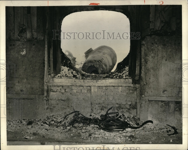 Load image into Gallery viewer, 1942 Press Photo Hearth Of The Furnace Old Cannons Are Destroyed
