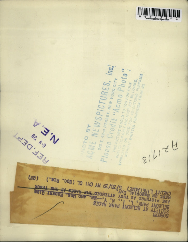 1939 Press Photo Belmont Park NY Mr & Mrs Robert Gibb at track for Memorial Day