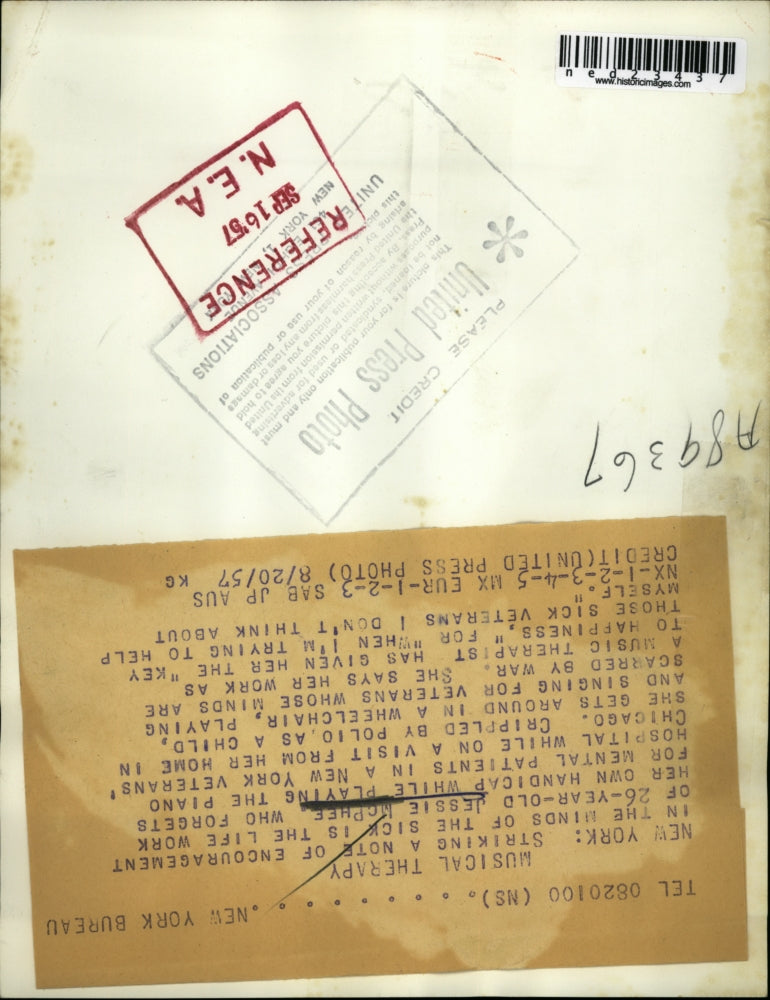 1957 Press Photo New York Jessie Mc Phee plays piano for mental patients in New