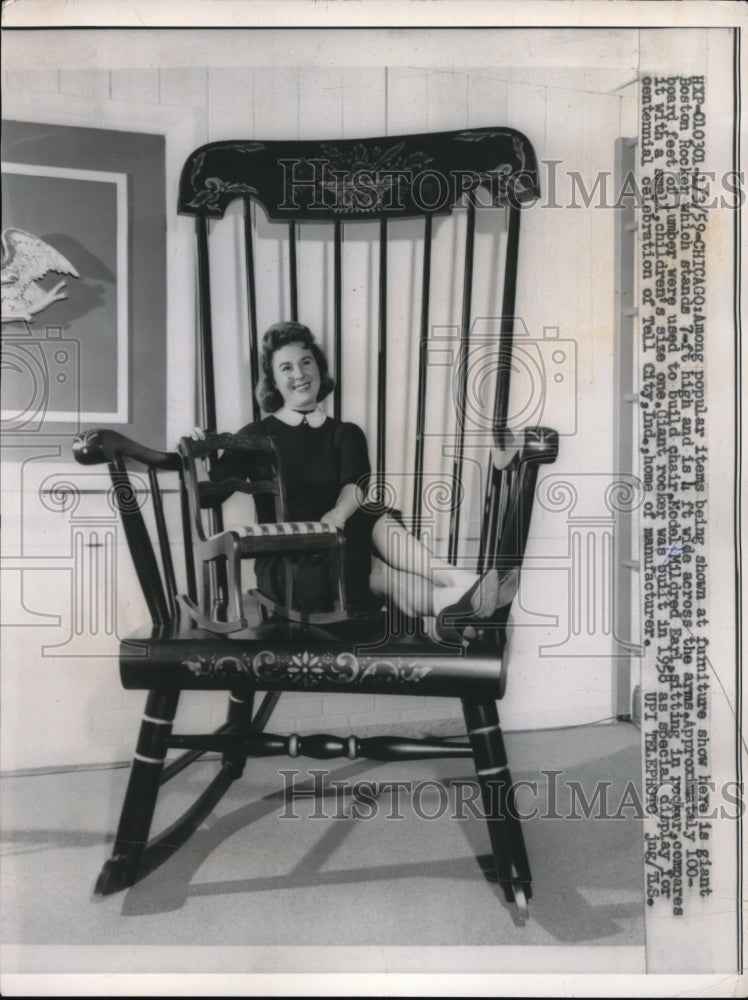 1959 Press Photo Chicago Giant rocking chair & model Mildred Earl