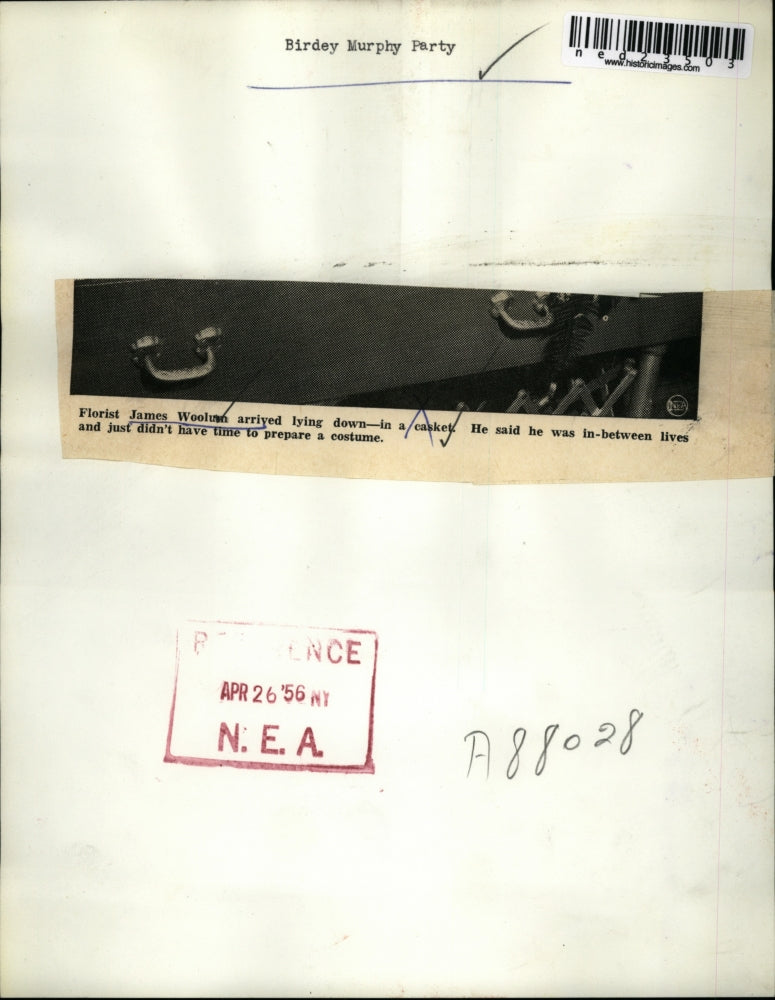 1956 Press Photo Florist James Woolman in casket as a costume at Bridey Murphy p