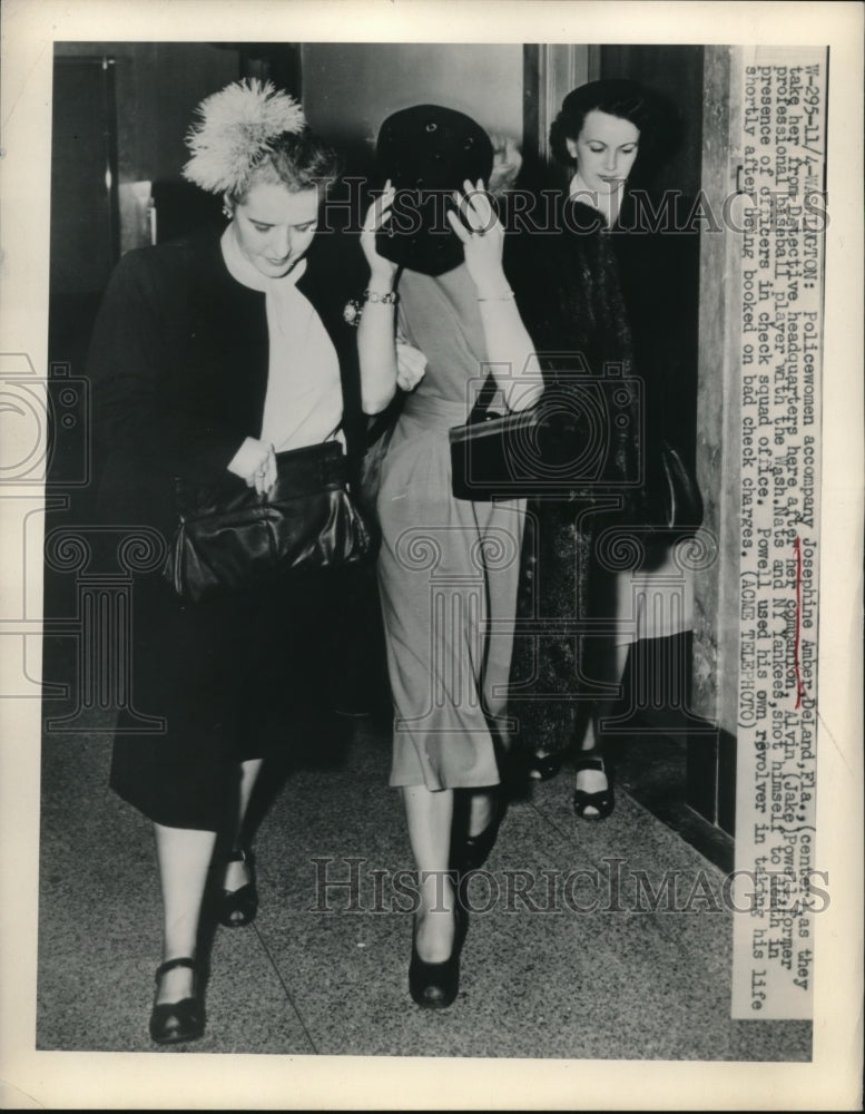 1948 Press Photo Josephine Amber, Companion of Alvin Powell After His Suicide.