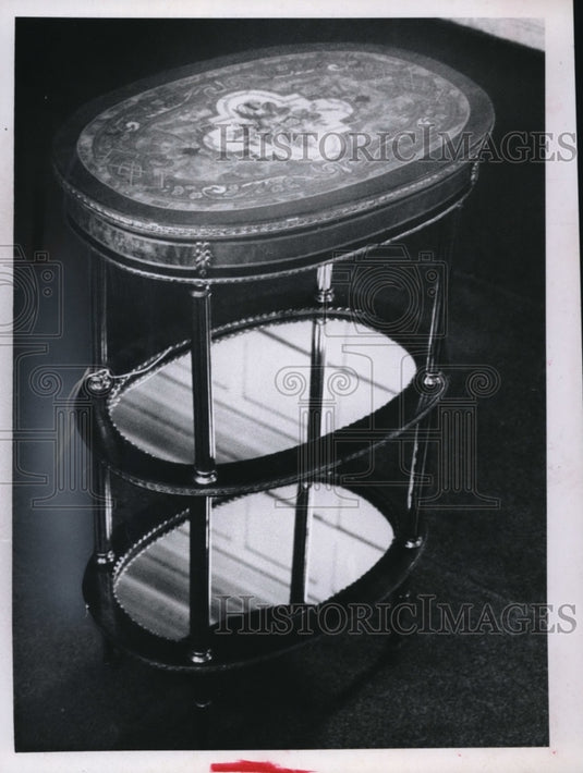 1969 Press Photo Louis 16th table gifted from Mary Pickford to Meg Wallace