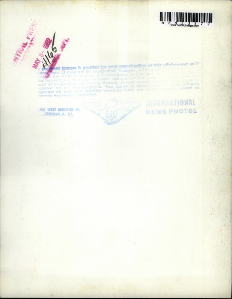 1952 Press Photo Wash DC Mrs Maceo A Thomas awarded Catholic Mother of teh Year