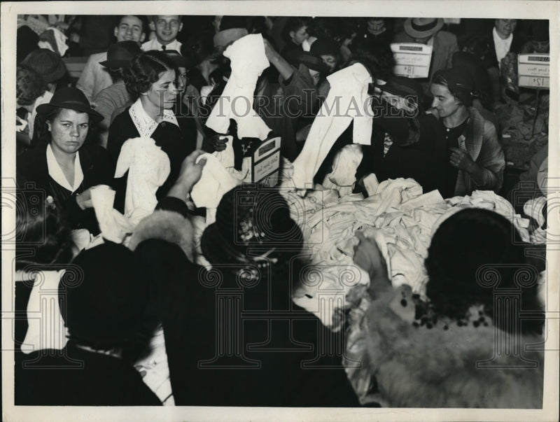Load image into Gallery viewer, 1938 Press Photo May Company bargain basement sale of ladies garments
