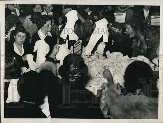 1938 Press Photo May Company bargain basement sale of ladies garments