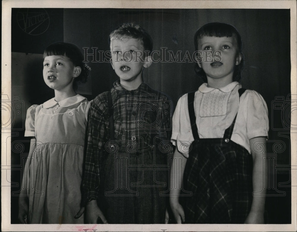 1948 Press Photo Fairport Ohio Amy Werronen, Roberta Kulma, Niles Dinonen