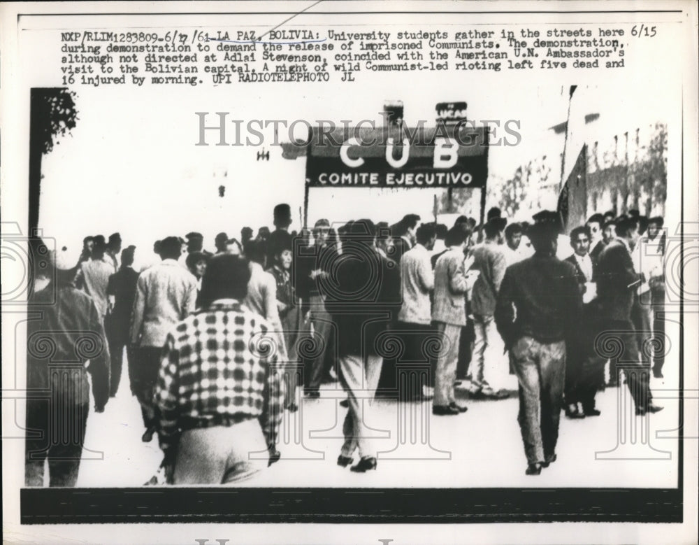 1961 Press Photo Student Protestors Gather During Demonstration in La Paz,