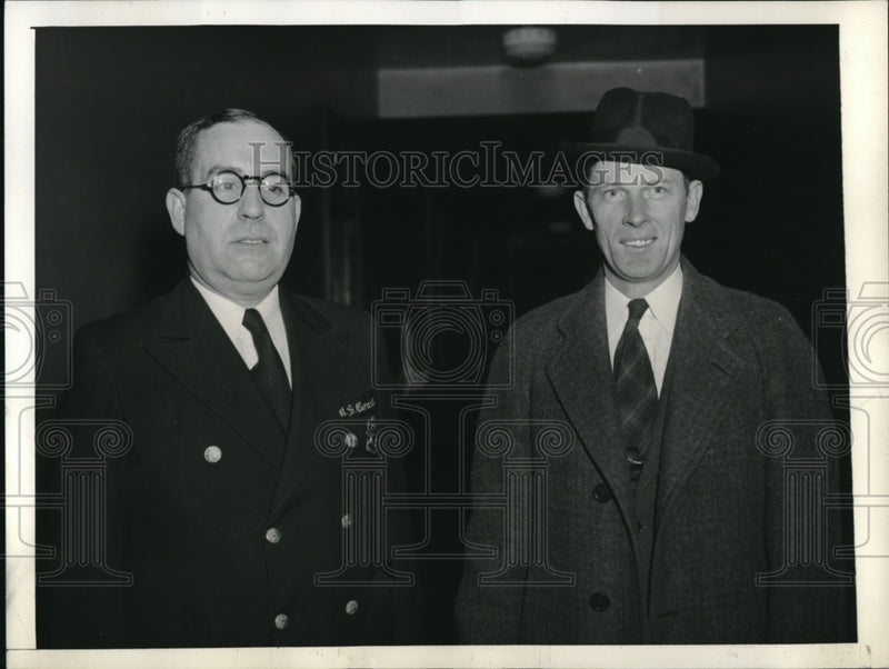 Load image into Gallery viewer, 1941 Press Photo William Patrick Collins arrested by James J. McGrann
