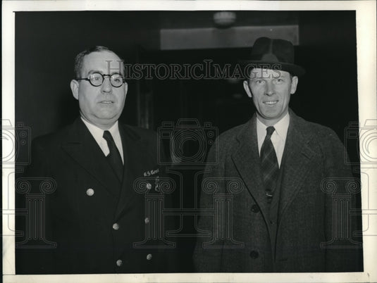 1941 Press Photo William Patrick Collins arrested by James J. McGrann