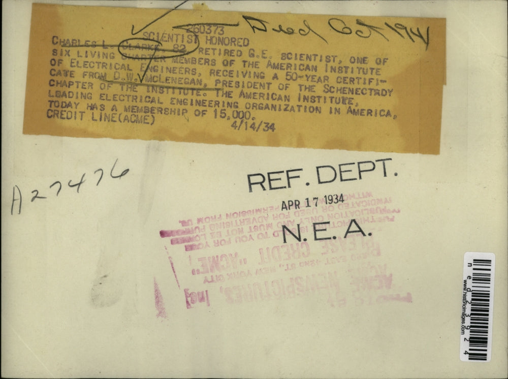 1934 Press Photo Charles L. Clark, Retired GE scientist, Receiving Certificate