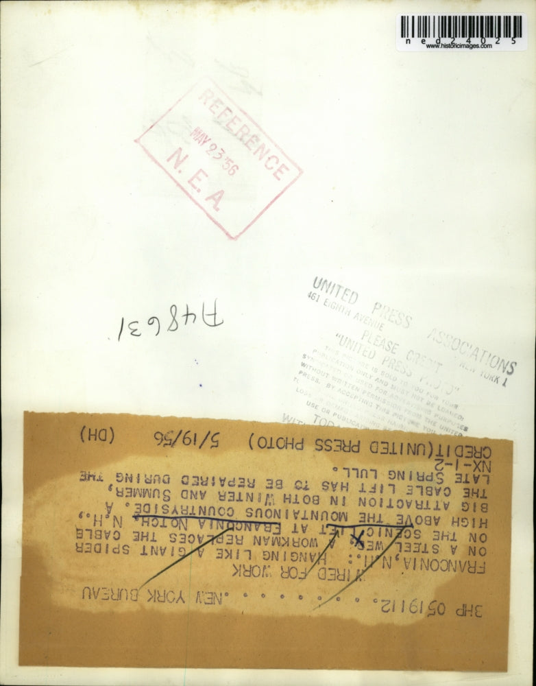 1956 Press Photo A workman replaces the cable on this lift at Franconia Notch