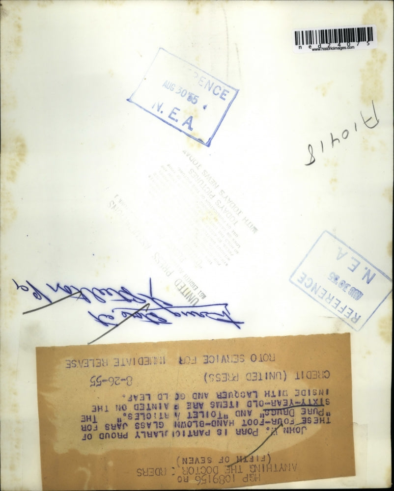 1955 Press Photo 4' hand blown glass jars for "Pure Drugs" and "Toilet Articles"