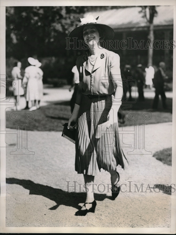 1938 Press Photo Mrs. William Prime at season opening, Saratoga Race Track NY