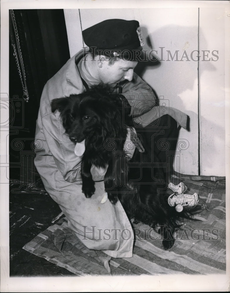 1951 Press Photo Allen Glisch of Animal Welfare League with dog, Smokey