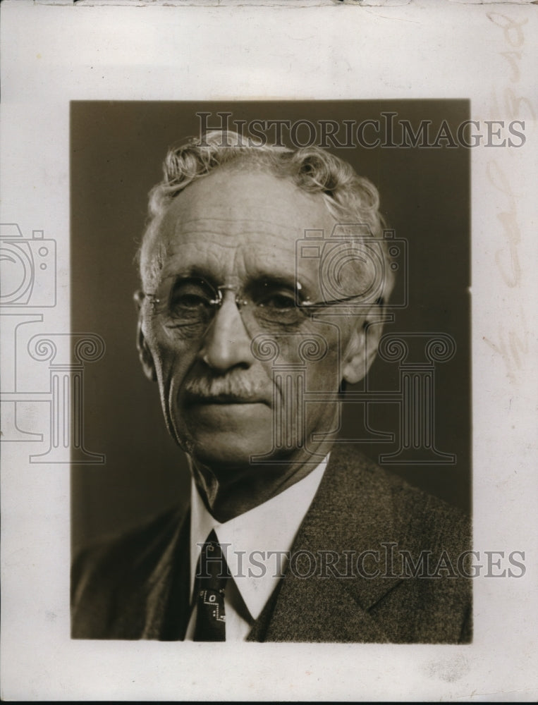 1934 Press Photo Self-Portrait of Rev. E.R. Powell