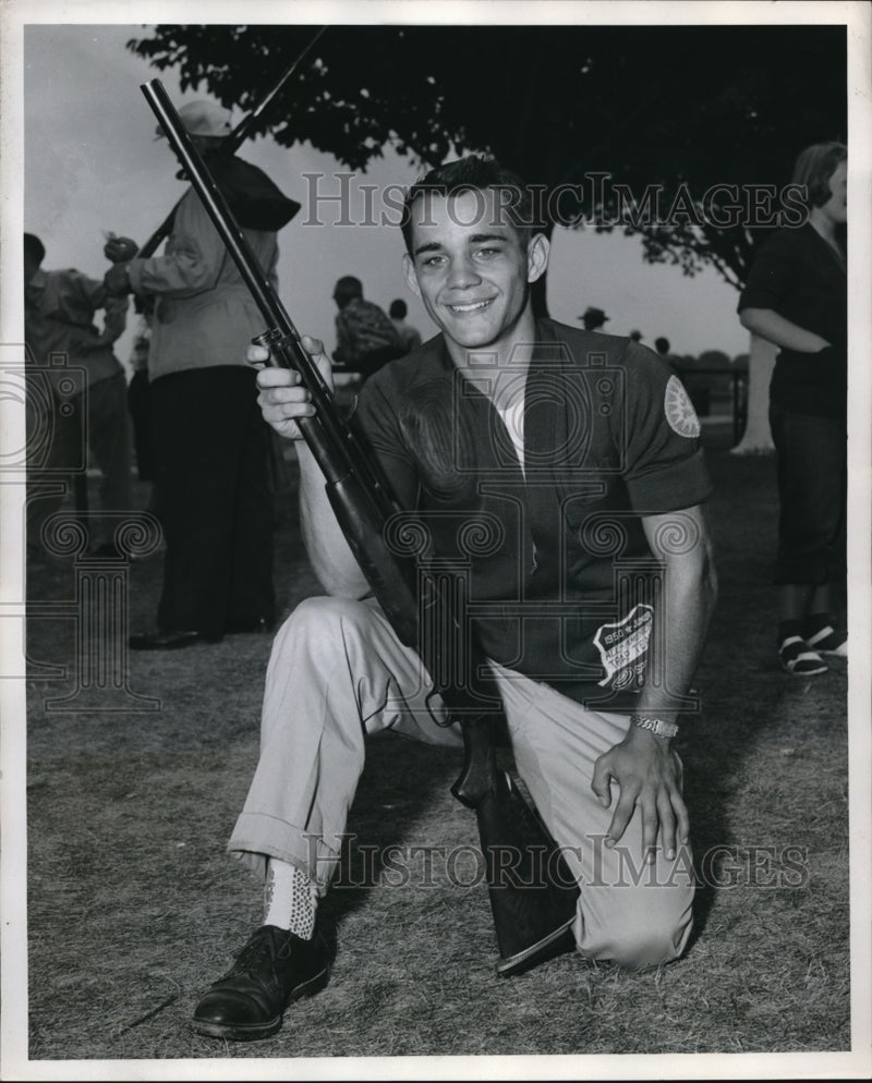 Load image into Gallery viewer, 1962 Press Photo E Michael Wayland will attempt to become first repeating
