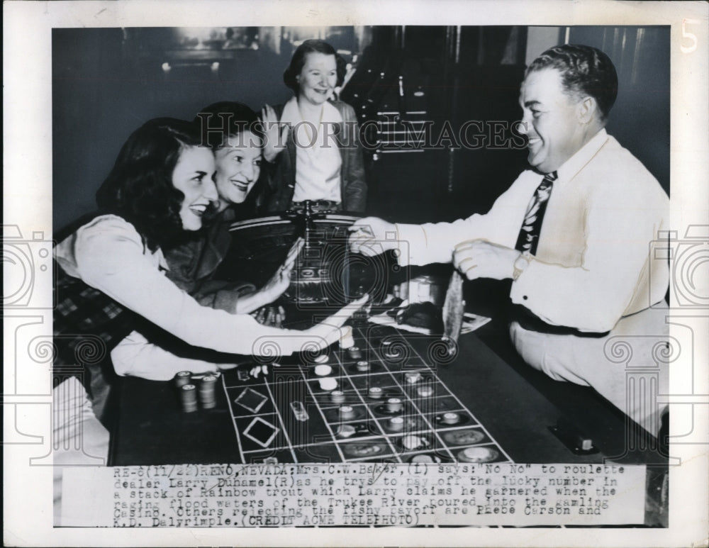 1950 Press Photo Reno Nev Mrs CW Baker & roulette dealer Larry Duhamel