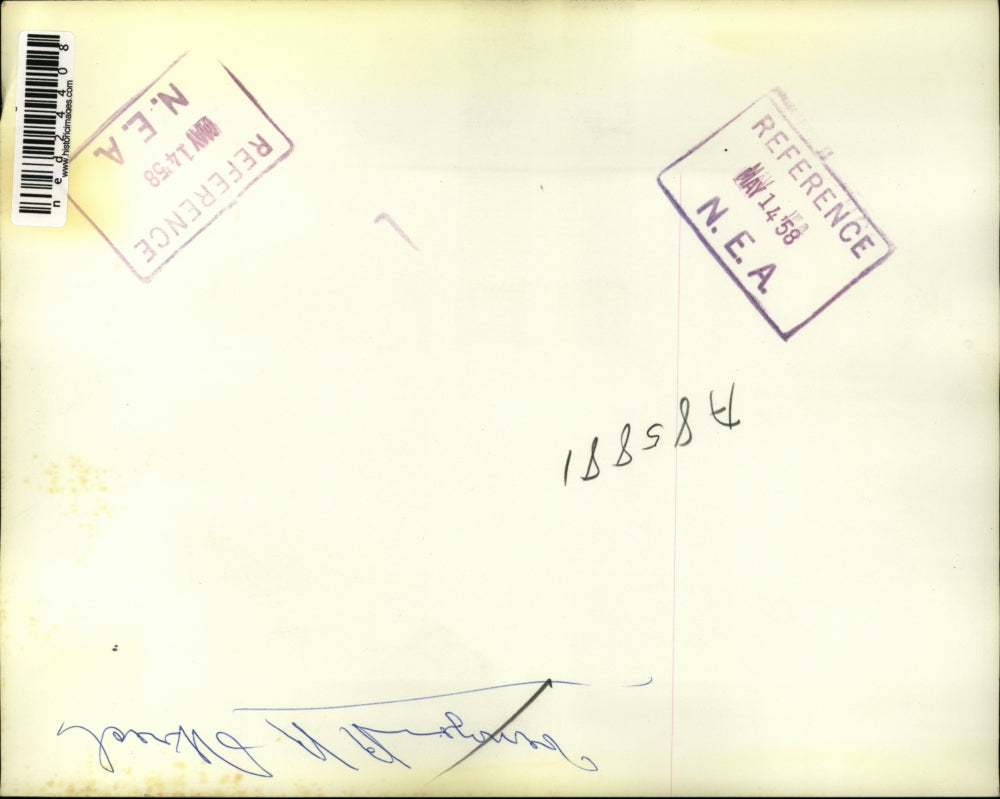 1958 Press Photo Rio de Janiero Brazil rescue work at train wreckage