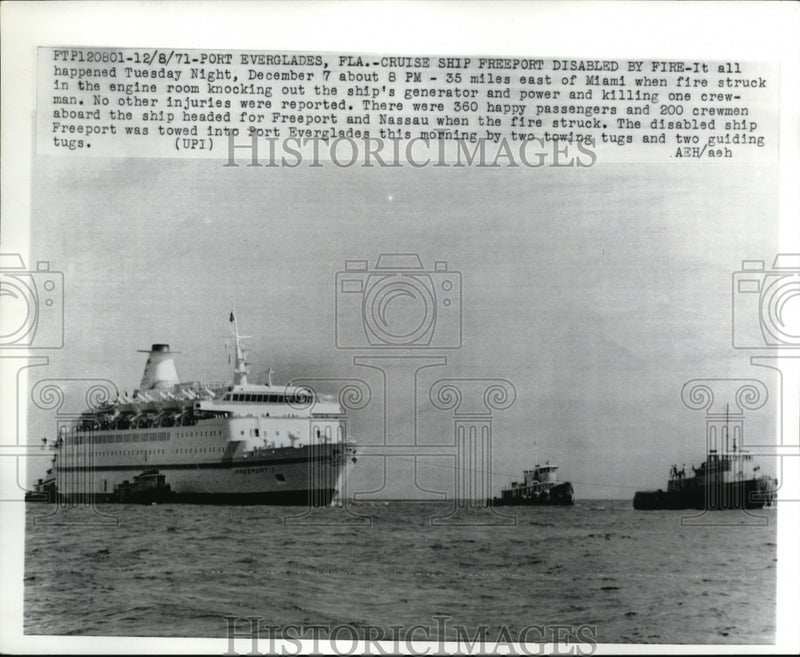Load image into Gallery viewer, Press Photo Port Everglades Fla Cruise ship Freeport diabled by fire killing
