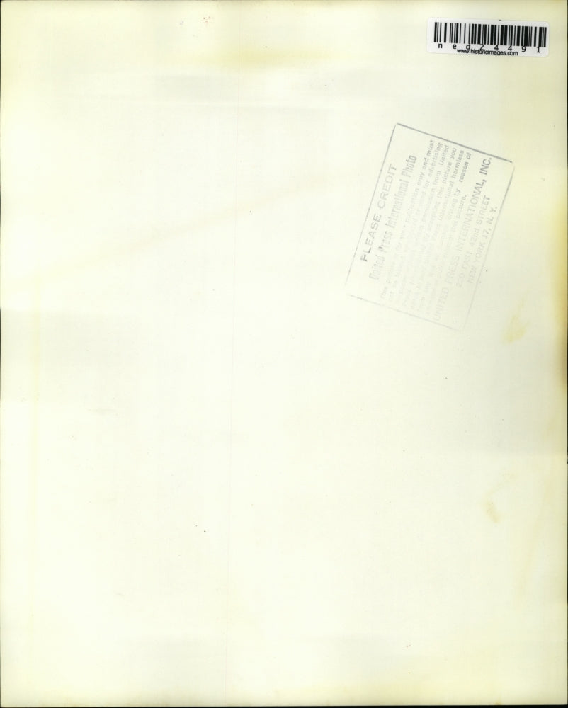 1973 Press Photo Edmonton Alberta Detective leaves front door on Edmonton