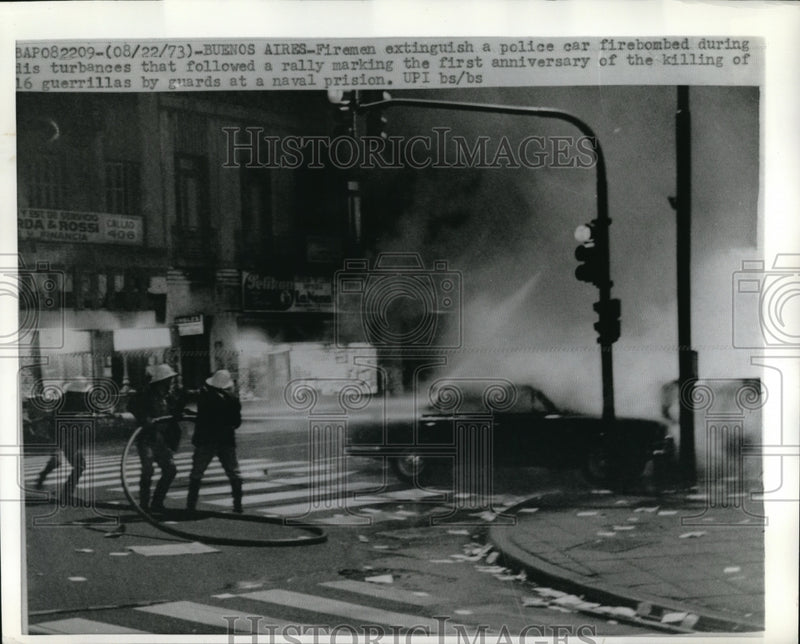 Load image into Gallery viewer, 1973 Press Photo Firemen Extinguish Car After Protesters Lit It on Fire in
