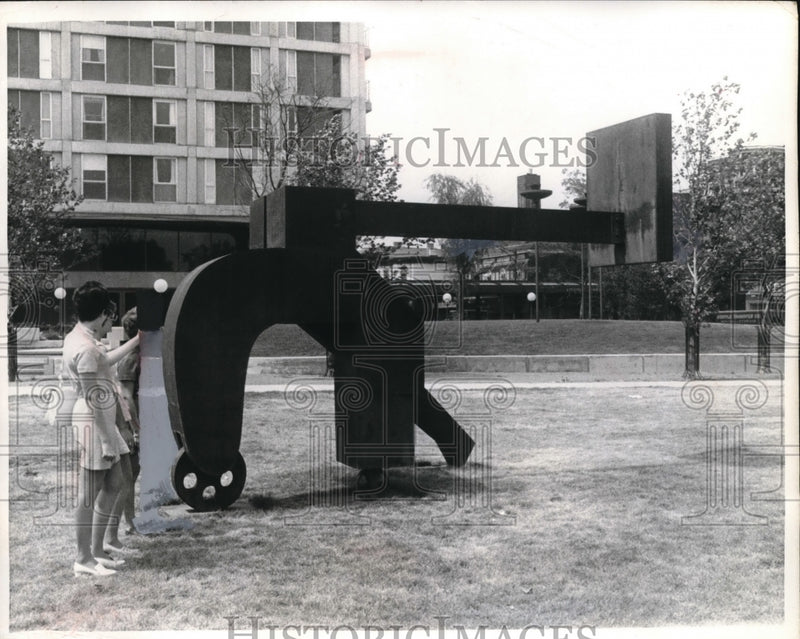 Load image into Gallery viewer, 1969 Press Photo People by "The Steamster" by Gerald Jacquard in Chicago
