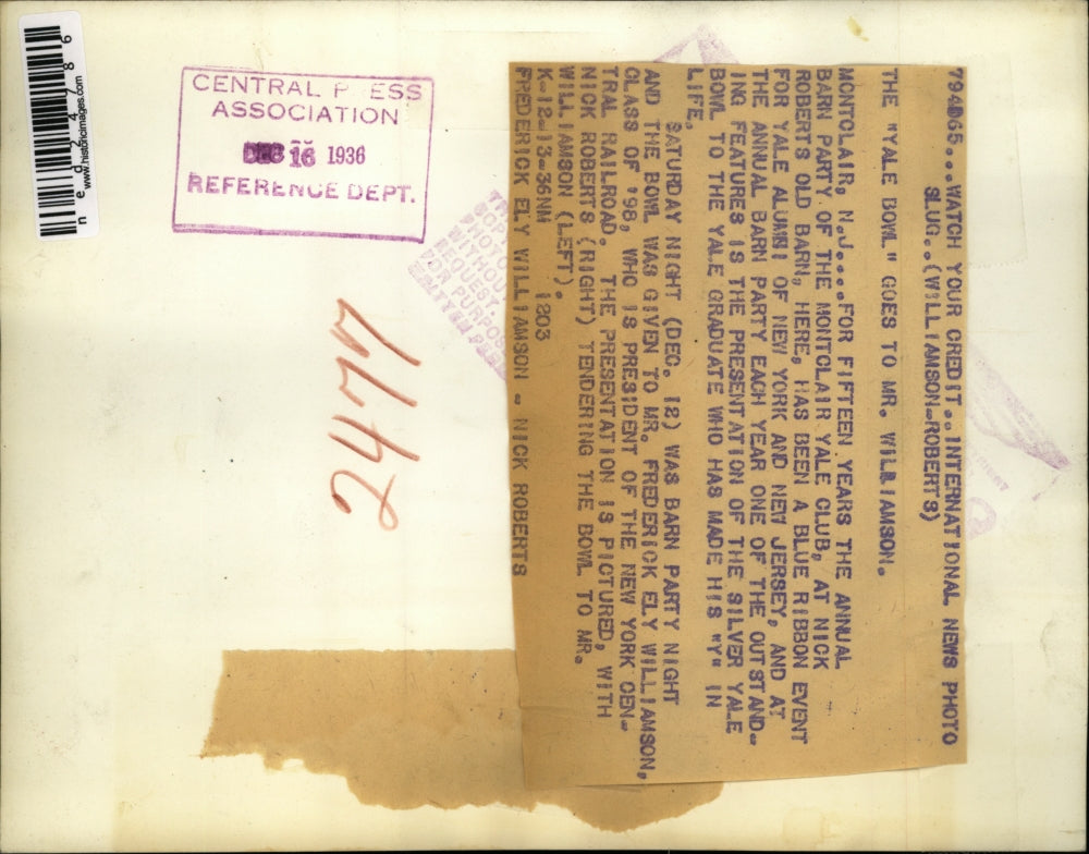 1936 Press Photo The "Yale Bowl" goes to Mr. Williamson a satrday night