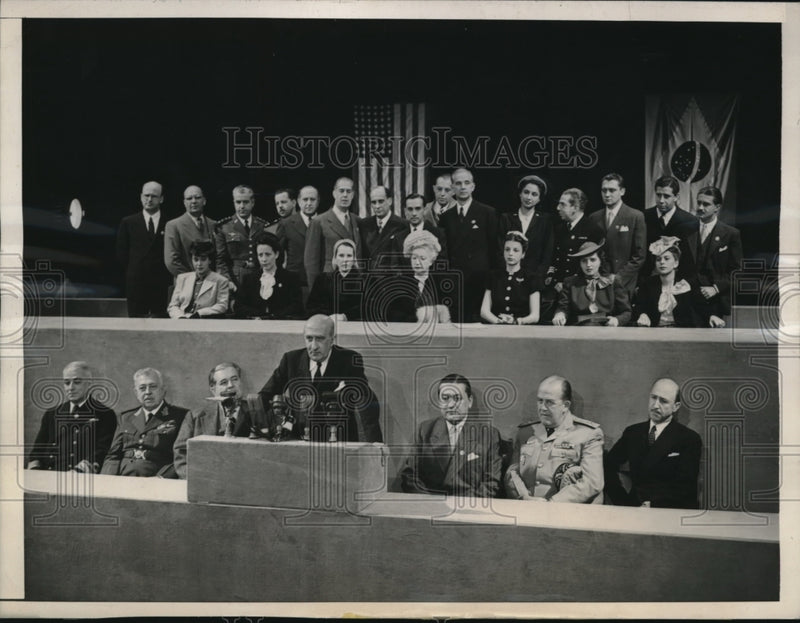 Load image into Gallery viewer, 1945 Press Photo Pedro Leao Velloso Speaks Before Unio in San Francisco, Calif.
