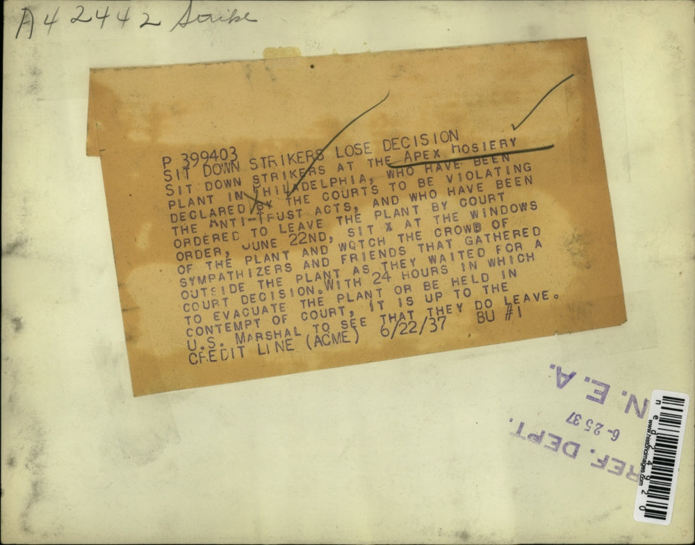 1937 Press Photo Sit Down Strikers Declared To Be Violating Anti-Trust Acts