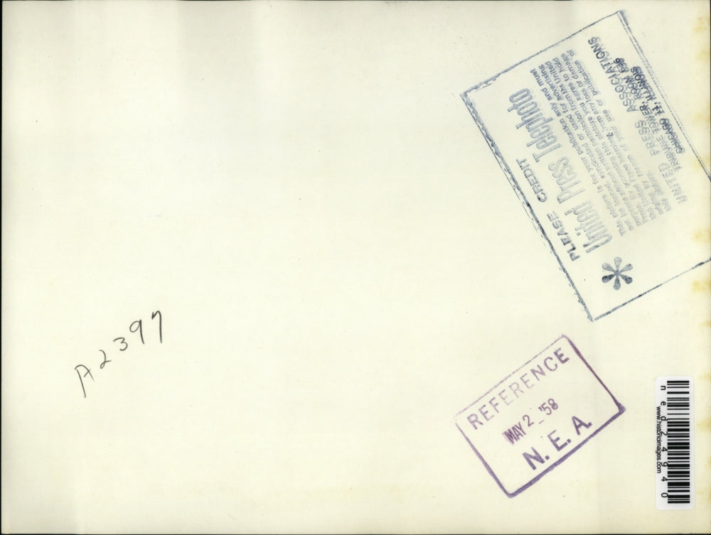 1958 Press Photo Steel helmeted Police line a barricade to guard against