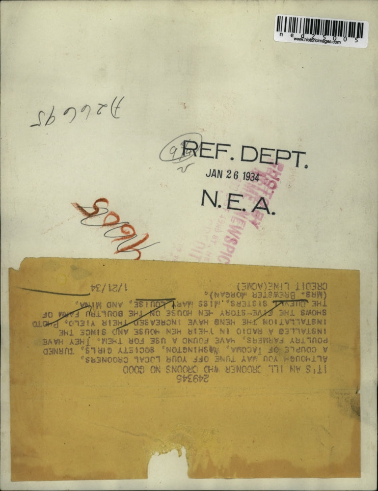 1934 Press Photo The Quevil sisters, Mary Louise and Mina, installed a radio in