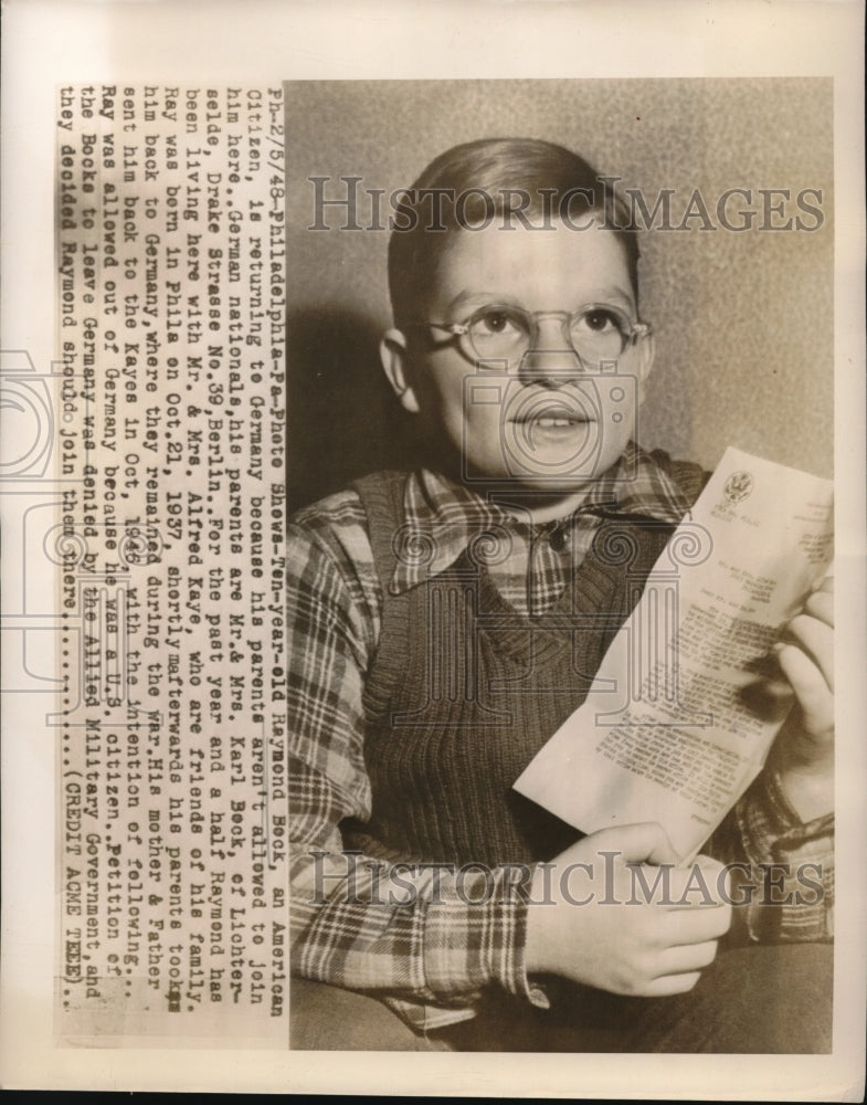 Load image into Gallery viewer, 1948 Press Photo Philadelphia Pa Raymond Beck an AMerican Citizen is returning
